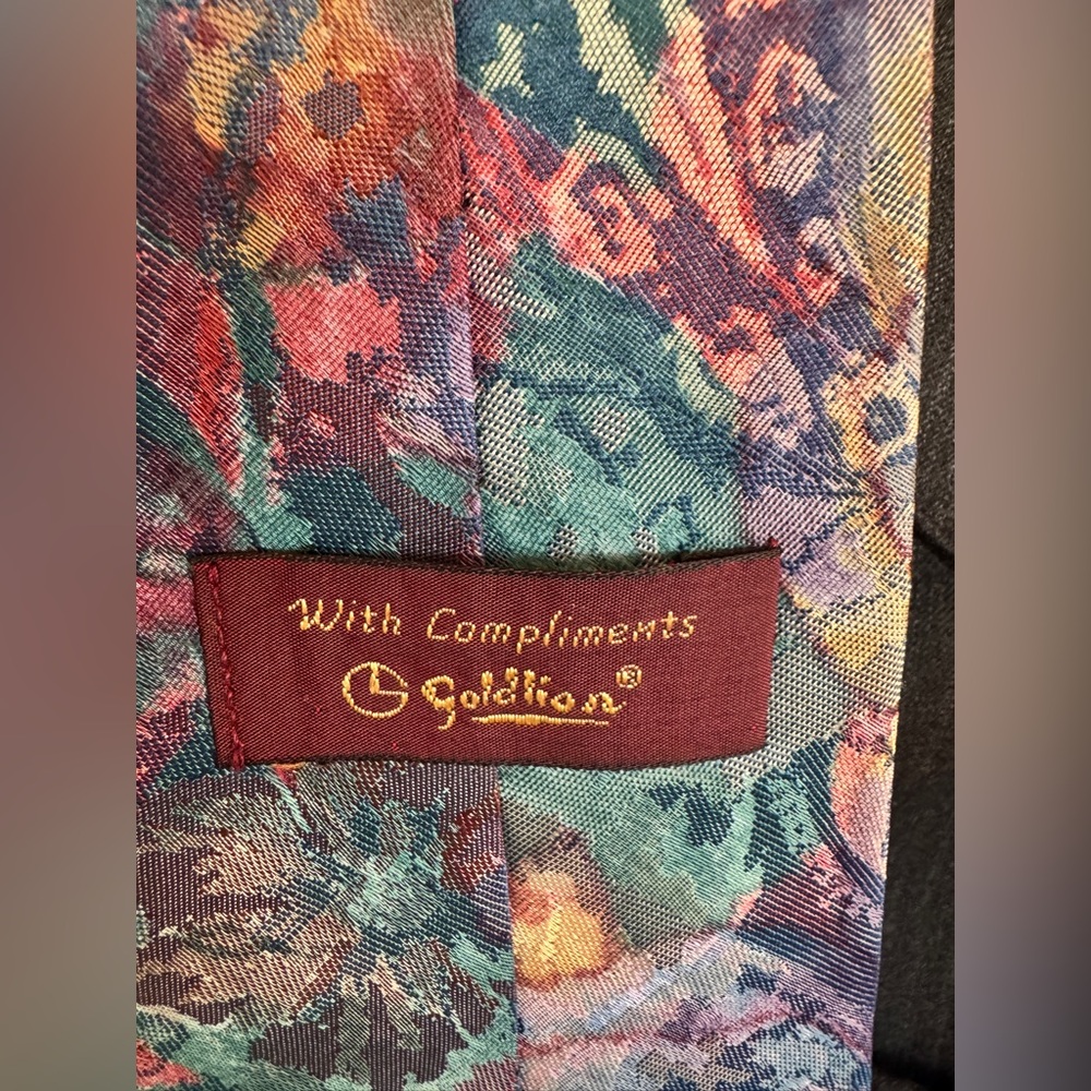 Gold lion tie